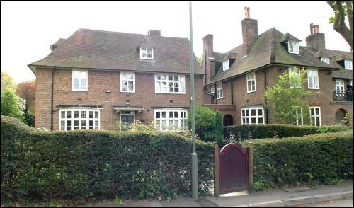 01 Reynolds Close